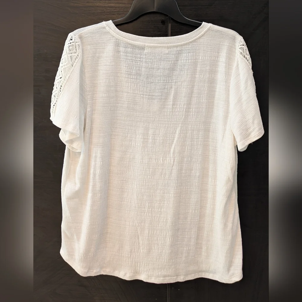 Retrology White Short Sleeve V-Neck Top - Picture 2 of 5